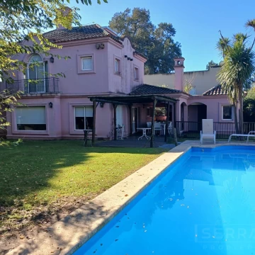Venta casa 4 ambientes en El Bosque, Campana