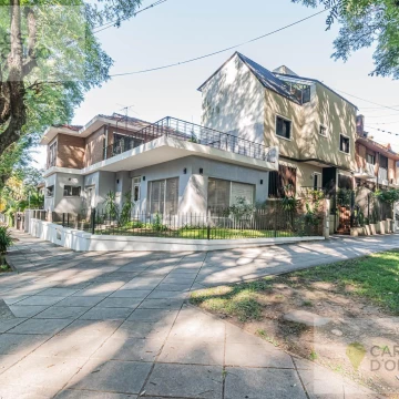 Casa en venta en Olivos con terraza propia