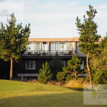 Moderna casa desarrollada en 3 plantas en El Golf 1 de Costa Esmeralda.
