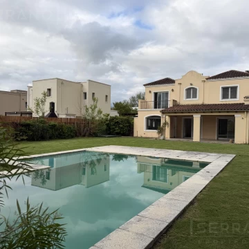 Casa en alquiler anual de 5 ambientes con pileta en San Isidro Labrador Villanueva, Tigre.