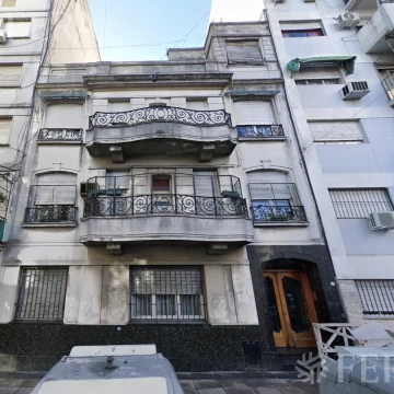 Venta departamento 3 ambientes con patio en Flores
