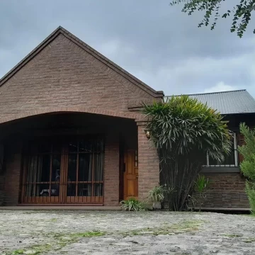 HERMOSA QUINTA EN MORENO POXIMA AL ACESO OESTE