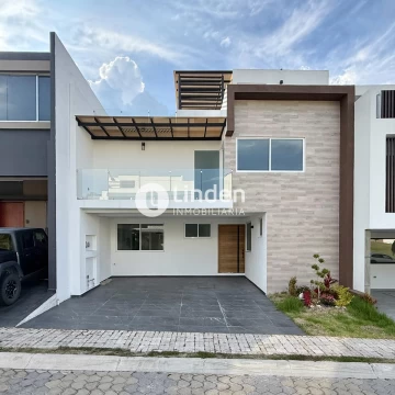 CASA EN VENTA EN PARQUE MICHOACÁN, ZONA LOMAS DE ANGELÓPOLIS III