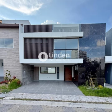 CASA EN VENTA EN PARQUE MICHOACÁN, ZONA LOMAS DE ANGELÓPOLIS III