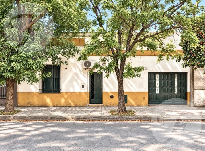 CASA CÉNTRICA EN SAN PEDRO CON JARDÍN Y GRAN POTENCIAL – 364 M²