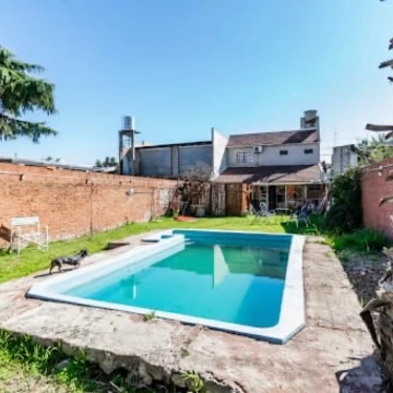 Venta Permuta casa pileta  jardín apto crédito Ituzaingo Castelar