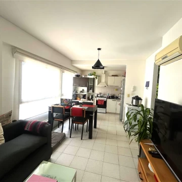 Departamento de 2 ambientes  en venta en el barrio de Coghlan con cochera