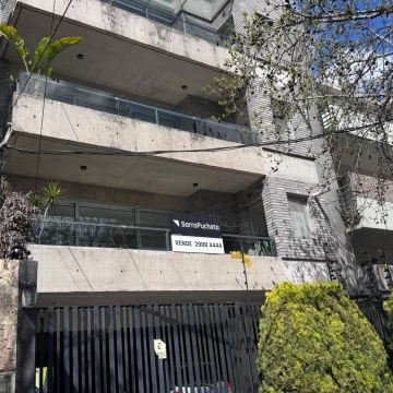 VENTA 3 AMBIENTES DE CATEGORIA EN SAN ISIDRO DOS CUARTOS EN SUITES Y COCHERA
