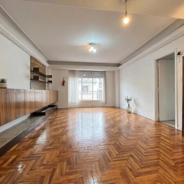 Venta Departamento 5 ambientes en Villa Crespo con balcón y patio
