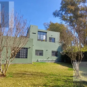 CASA CON PILETA EN LA BOTA, TIGRE.