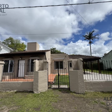 CASA EN ALQUILER TODA EN UNA PLANTA, 2 DORMITORIOS AMPLIO PARQUE