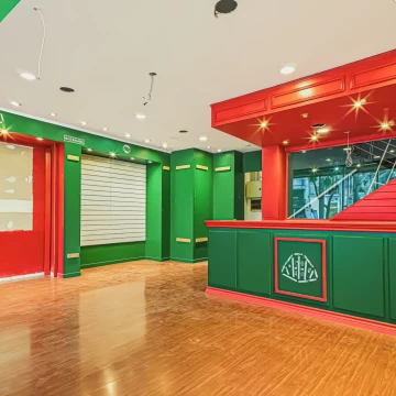Local comercial - Las Cañitas - Palermo - 106 metros - 2 plantas - más 6 metros de vidriera