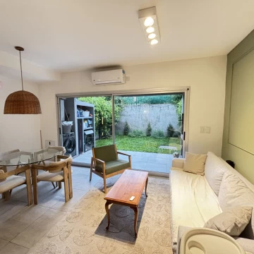 Triplex en venta en Tigre. Parrilla y jardín. Terrazas al río.