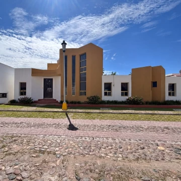 Casa en venta de 4 recámaras en Fraccionamiento El Cid, Mazatlán