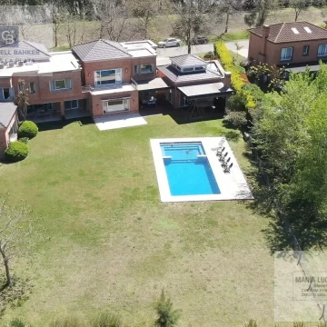 Casa en Venta - 4 Dormitorios - Al Golf - Mayling CC