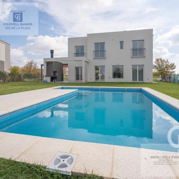 Casa en venta 4 ambientes en El Canton - Golf