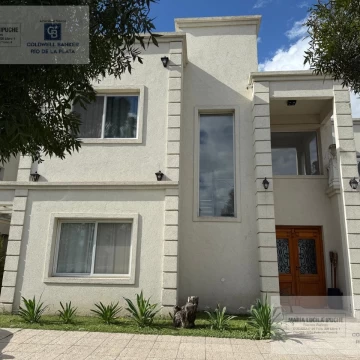 Casa en  Venta 4 dormitorios Barrio Santo Tomas Pilar