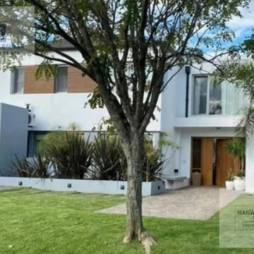 Casa en Venta 5 Dormitorios Barrio Los Jazmines Pilar Del Este Apto Credito