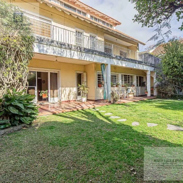 Casa en  venta - 6 ambientes - Acassuso