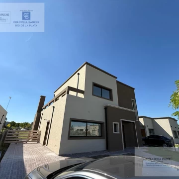 Casa en Venta 4 dormitorios + Escritorio Barrio San Pablo Pilar
