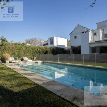 Casa en lote interno 4 dormitorios c/ pileta - Mayling CC.