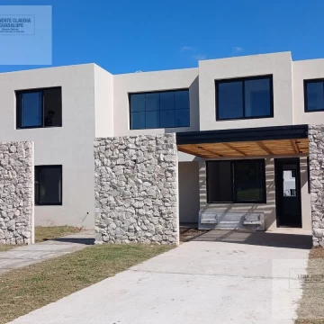 Casa en Venta 3 Dormitorios en Suite con Pileta - Pilará Tilbury.