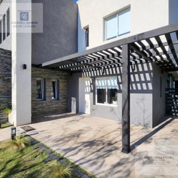 Casa en Venta 5 dormitorios Santa Emilia Pilar del Este