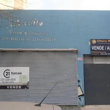Galpón con local, sobre lote propio, sobre Av. 7