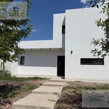 Casa en Venta 3 dorm Barrio Santa Lucia Pilar del Este