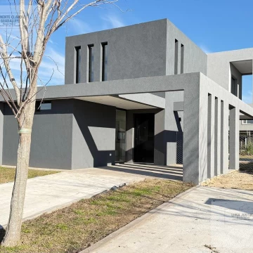 Casa en Venta 3 dorm San Ramon Pilar del Este