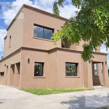 Casa en Venta 4 dorm Barrio Santo Tomas Pilar