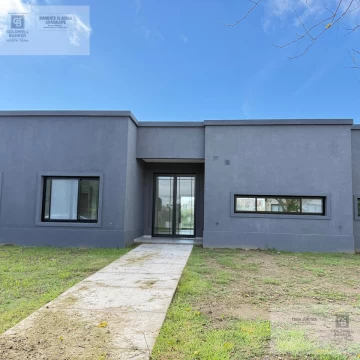 Casa en Venta 3 dormitorios   Escritorio El Canton Norte Escobar a laguna