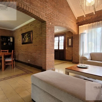 Casa clásica en La Delfina