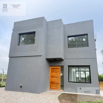 Casa en Venta 4 dorm   Playroom Barrio San Ramon Pilar del Este