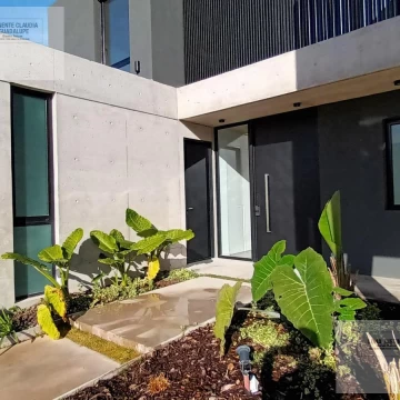 Casa en venta - 4 dormitorios   Playroom - La Calesa - Pilará