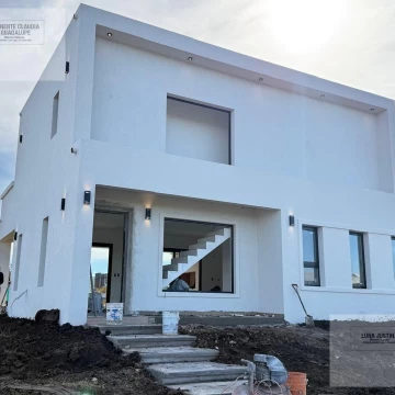 Casa en venta de 3 dorm   estudio en Sta Sofia Pilar del Este