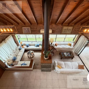 Casa sobre lote de 1.420 mts en venta - :Los Lagartos c.c.