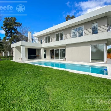 Casa a estrenar en venta / Alquiler  con piscina en barrio cerrado Greenville, Hudson.