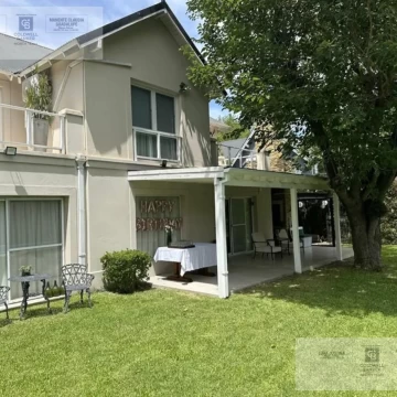 Casa en venta de 5 dorm en Septiembre, Escobar APTO CREDITO