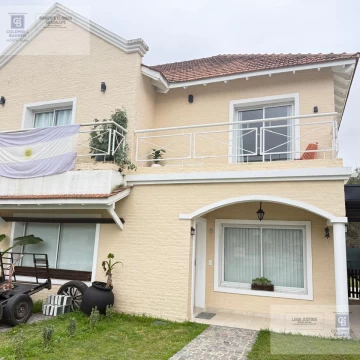 Casa en venta tipo Duplex de 2 dorm con jardin en Las Margaritas