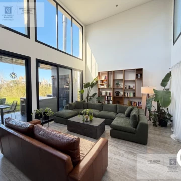 Casa en venta - 4 dormitorios en suite - La Calesa - Pilará