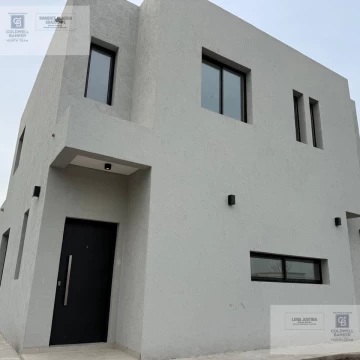 Casa en venta de 3 dorm   Estudio  en Santa Lucia Pilar del Este