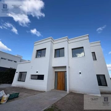 Casa en venta de 3 dorm Estudio en El Canton Escobar