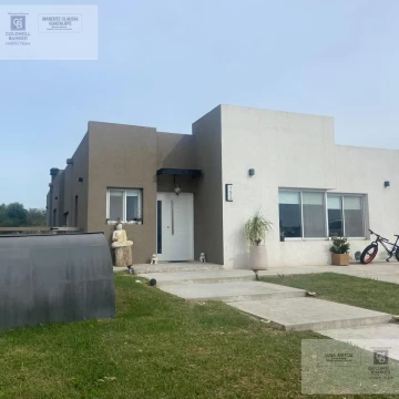 Casa en venta de 3 dorm san Sebastian Area 13