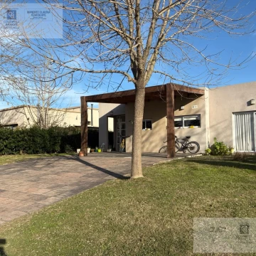 Casa en venta de 3 dorm con pileta en San Alfonso