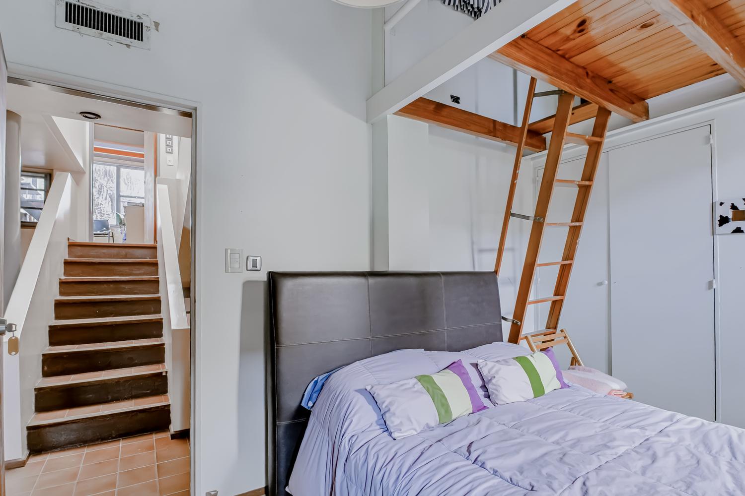 Tercera Habitación con entrepiso vestidor