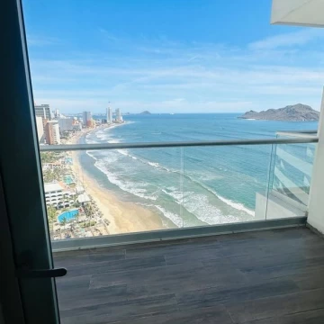 Departamento en venta de 2 recámaras con vista al mar en Elevé, Mazatlán