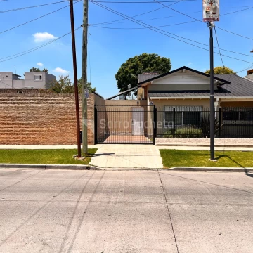 Venta Lote 10x32 con quincho y cochera, Morón Sur