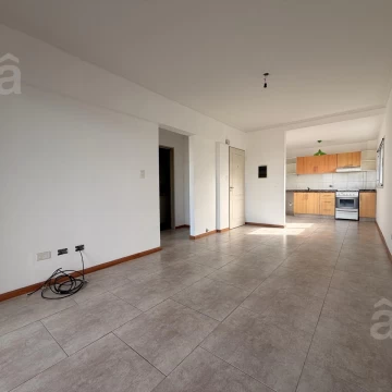 Departamento en Alquiler,en Villa Ballester-2 amb con cochera , zona céntrica.