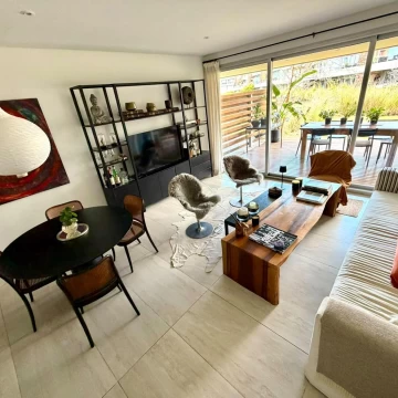 Departamento en venta dúplex en Las Piedras 4 amb. con jardín